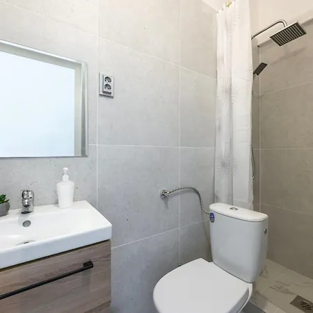 公寓 Spacious 4 Bdr, 4 Bthr In The Center Of