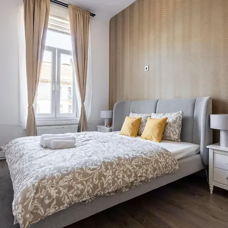 Spacious 4 Bdr, 4 Bthr In The Center Of * 布达佩斯