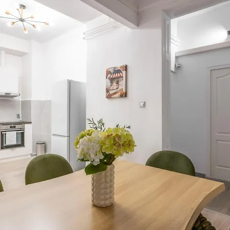 Spacious 4 Bdr, 4 Bthr In The Center Of Апартаменты Будапешт