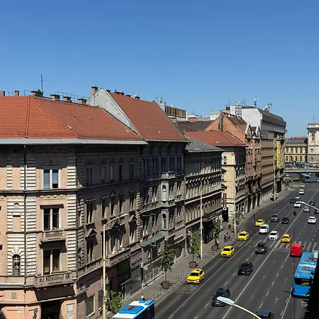 Spacious 4 Bdr, 4 Bthr In The Center Of Будапешт