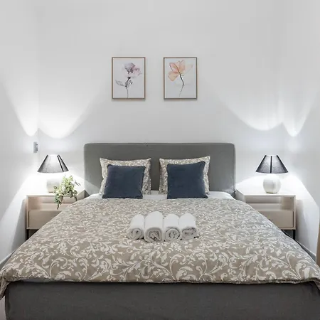 Апартаменты Spacious 4 Bdr, 4 Bthr In The Center Of *