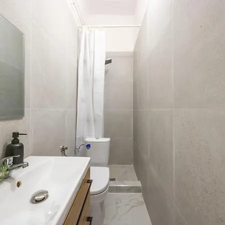 Spacious 4 Bdr, 4 Bthr In The Center Of